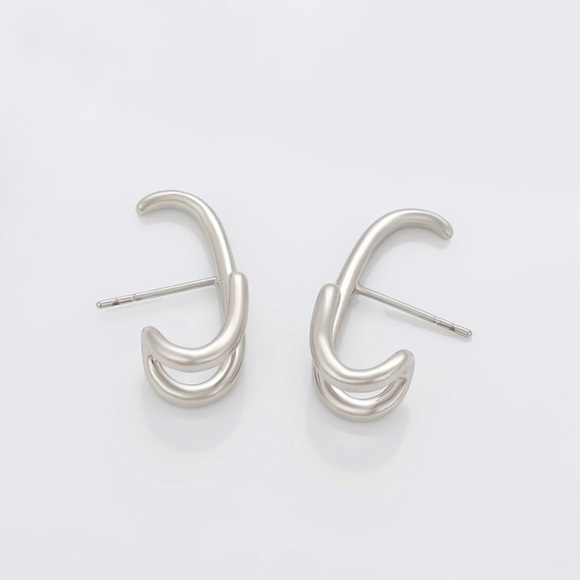 Claw Stud Earrings | Platinum Plated | Luxury Jewelry - Picture 7 of 13